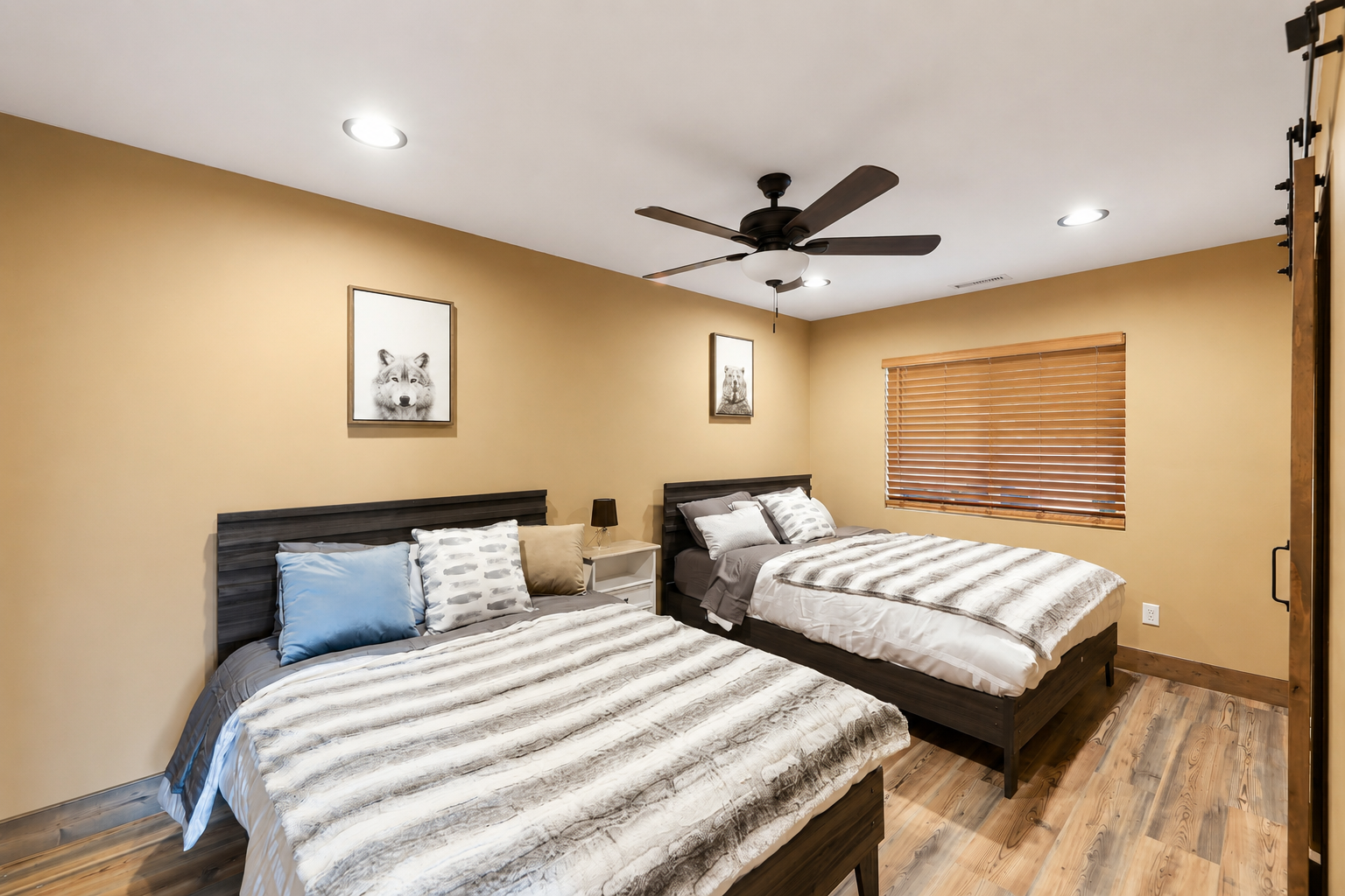 Secondary bedroom with queen and full beds